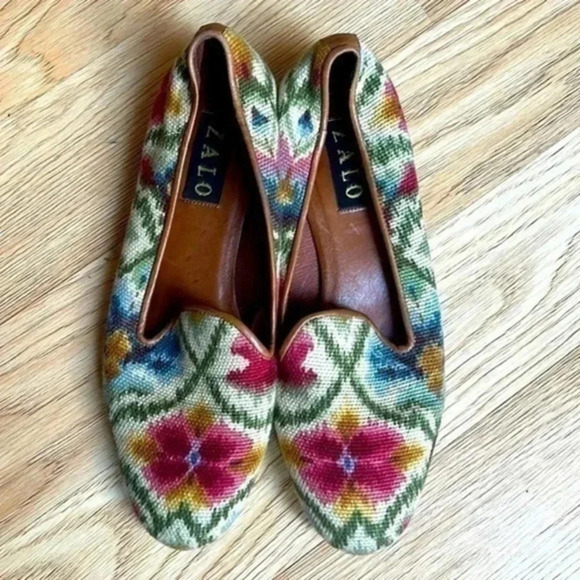 ZALO needle point Pansy Red floral loafers size 8